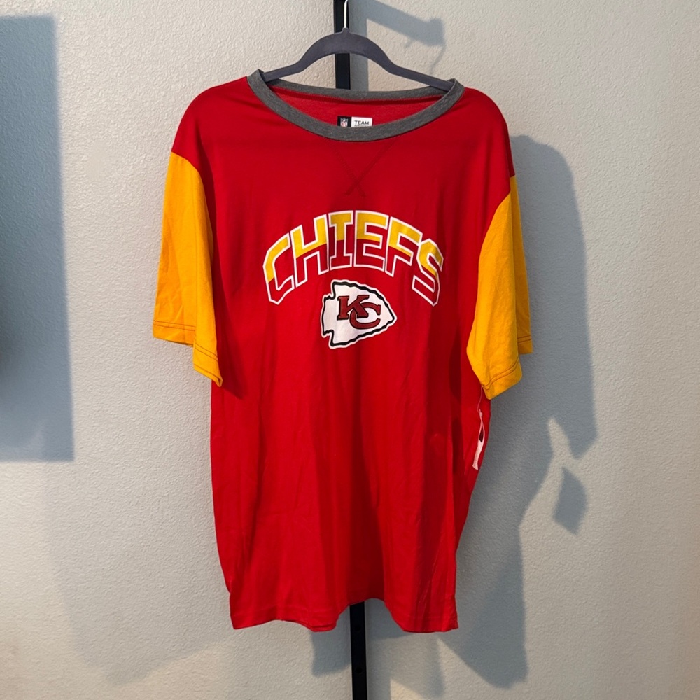 NFL KC Chiefs Red and Yellow Tshirt Size XL - Picture 1 of 5